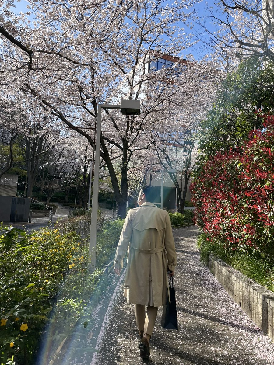 ibusiginrou's tweet photo. #本日のオールバックシウォン 🐴

シウォナの背中は正面からに勝るとも劣らずの最高のビジュアルショットなのですが、（背中ミーグリあっても良いくらい←なんじゃそれ）

この台湾での素敵な姿見れば、
対でこのひろしロードの
六本木シウォナ　思い出さずにはいられませんね🌸
またぜひ🇯🇵にも来てくれますように❤

#Siwon  #SUPERJUNIOR