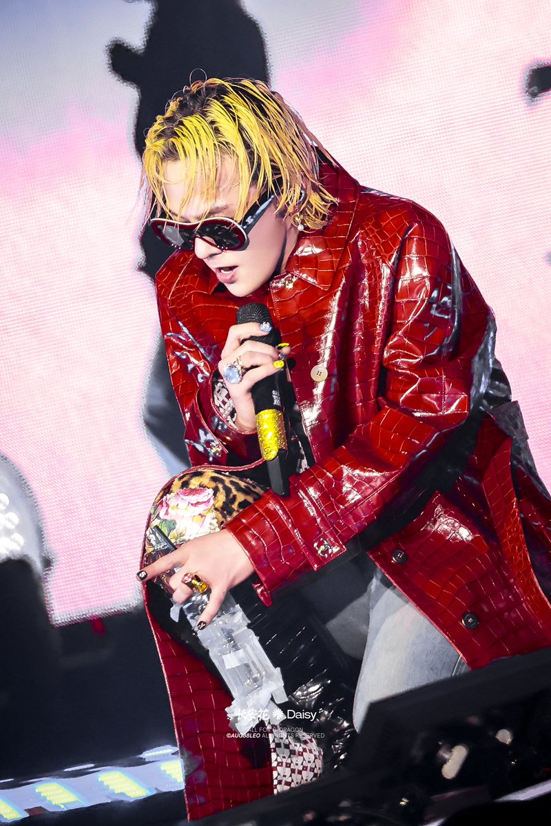 Aug88Leo's tweet photo. 260919 BIGBANG WORLD TOUR < XX : COSMOS > IN PARIS

#gdragon #gd #지드래곤 #bigbang #빅뱅 https://t.co/mKf4FI7SkH