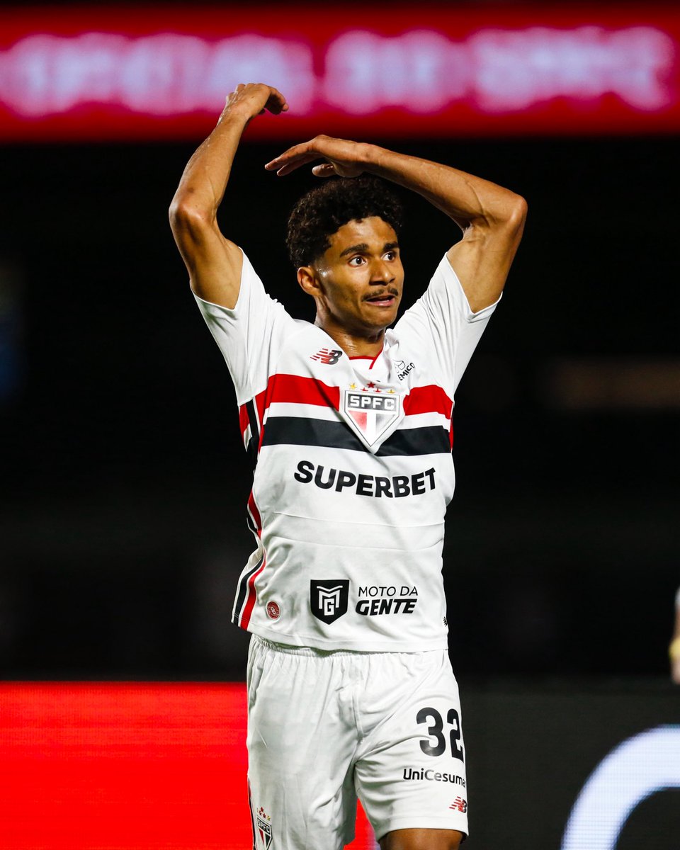 SaoPauloFC's tweet photo. Estreia com vitória! Pra cima, Pedro Lima 3️⃣2️⃣

#VamosSãoPaulo 🇾🇪 https://t.co/PiJnQOzeVJ