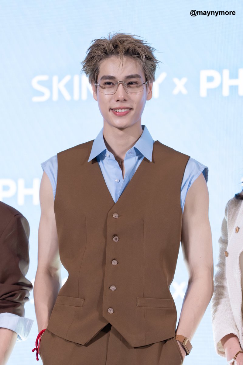 maynymore's tweet photo. ทั้งหล่อทั้งน่ารัก✨✨✨

PHUWIN SKIN DETECTIVE

#SKINOXYxPHUWIN
#phuwintang https://t.co/r5l0UVBlAN