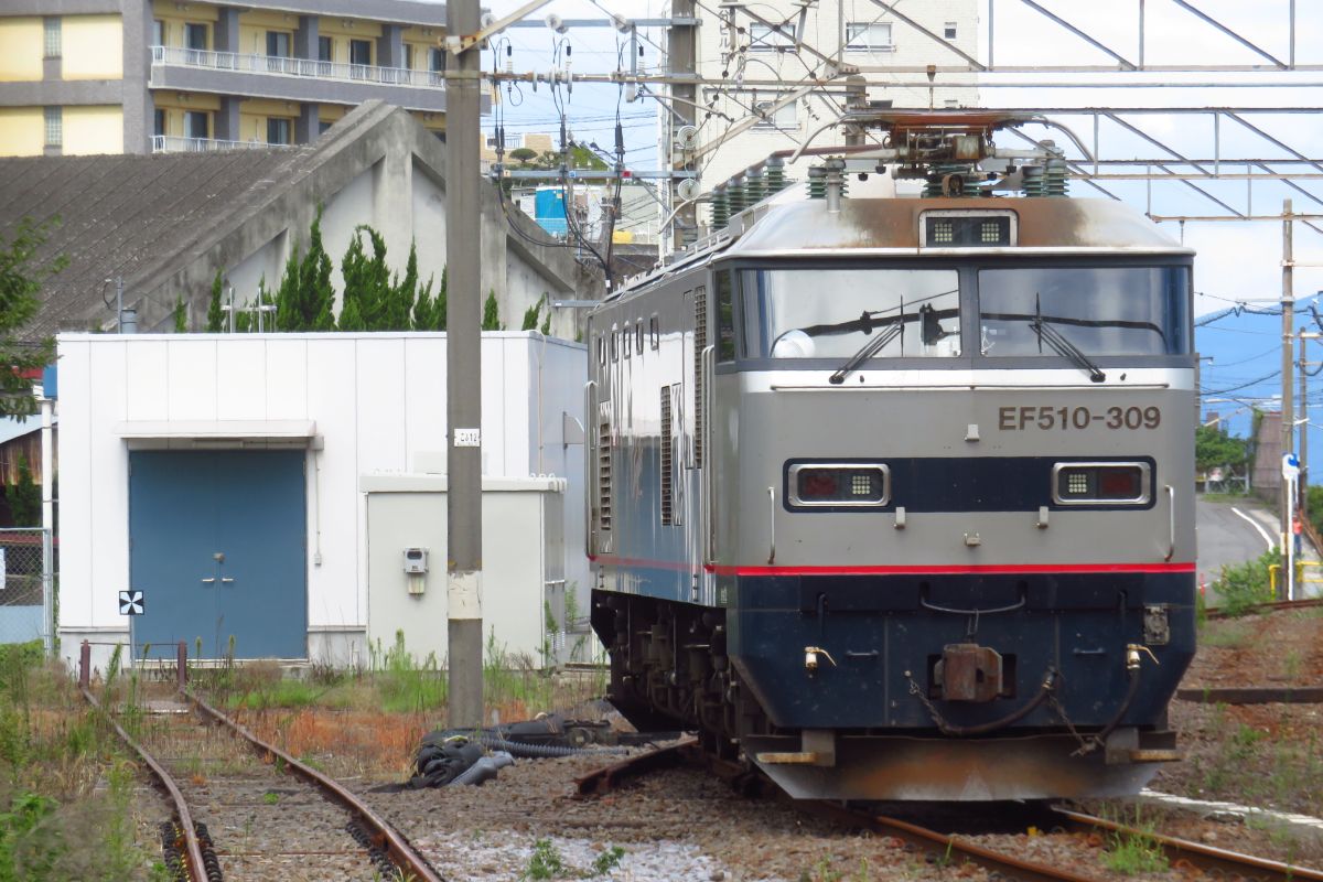lega2200's tweet photo. 今日はEF510-313号機と309号機だった。 https://t.co/D7w4qKweSU