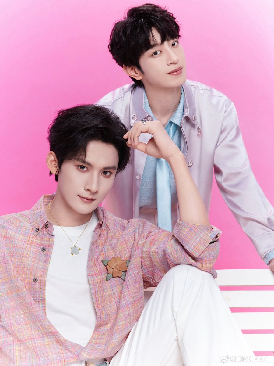 teh_tiramisu's tweet photo. this jiangli pic is making me tear up bcs it has SUCH romcom😭 when are we gonna see their second project? atp we deserve a medal for surviving until that day, imagine seeing jiang heng &amp; li peien on screen again as the amazing actors they are... thats gonna be my little prayer😭 https://t.co/Fda1WVyymz