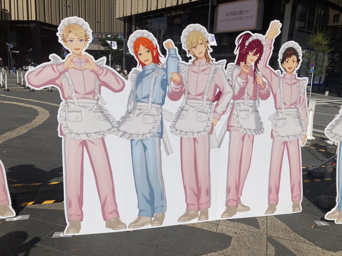081004Syam's tweet photo. この前たまたま池袋行ってゴンチャ寄ったらジャージメイドパネルあって眼福だった✨️

時間ないので推し達しか撮れてないけど💦
人凄かったよ〜女の子もジャージメイドの子達多かった！！ https://t.co/uWiMK7nPoI