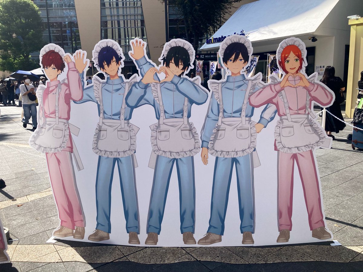 081004Syam's tweet photo. この前たまたま池袋行ってゴンチャ寄ったらジャージメイドパネルあって眼福だった✨️

時間ないので推し達しか撮れてないけど💦
人凄かったよ〜女の子もジャージメイドの子達多かった！！ https://t.co/uWiMK7nPoI
