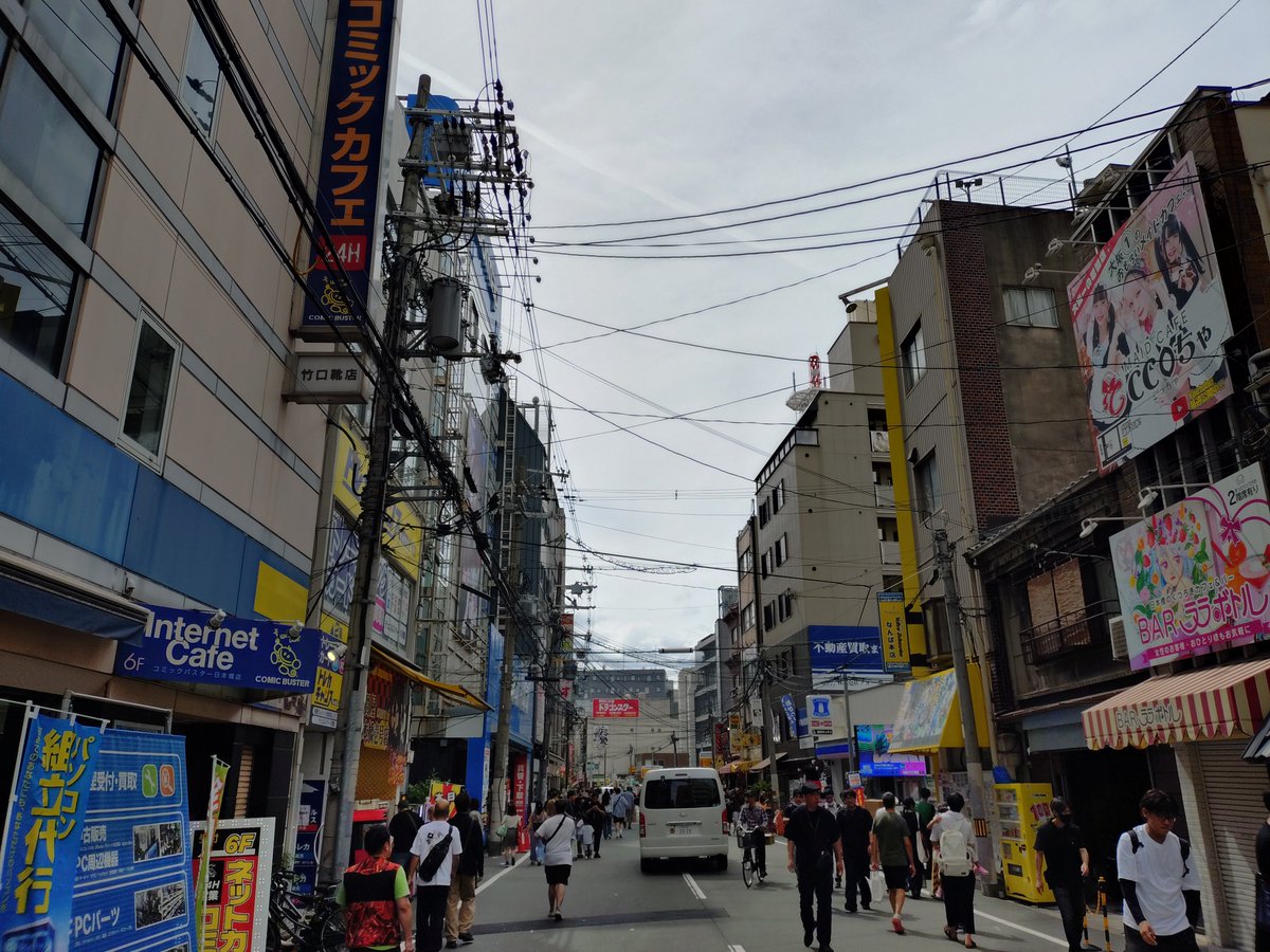 omk_hatena's tweet photo. おはようございます。
本日のポンバシも晴れ〜♪

午前中に梅田や難波にも寄ったけど、どこも人が多いね https://t.co/OqISLGC8fq