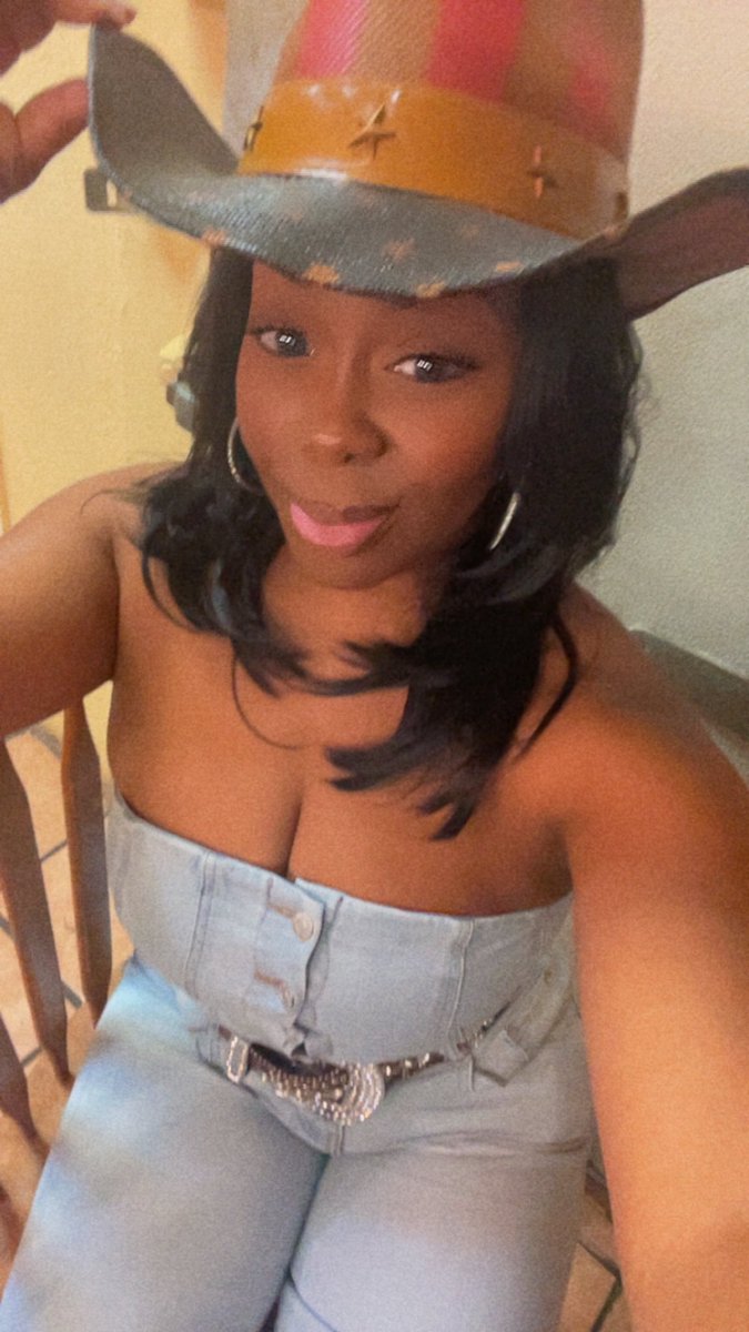 chocbunnieee's tweet photo. Howdyyy 🤠 https://t.co/wxWwvDCVnb