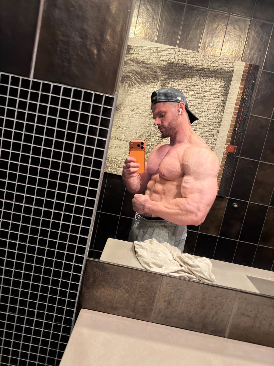 ironRus4's tweet photo. Content creators in Miami fort Lauderdale on October 12 to 16 DM ME 😉😏 https://t.co/n7HN5Yxtbb