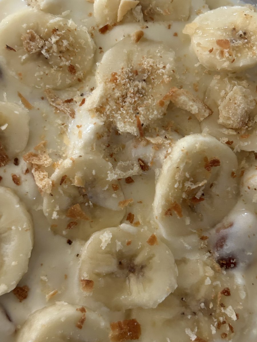 whiskingit_'s tweet photo. banana pudding 🤍 https://t.co/j2CobM8yH3