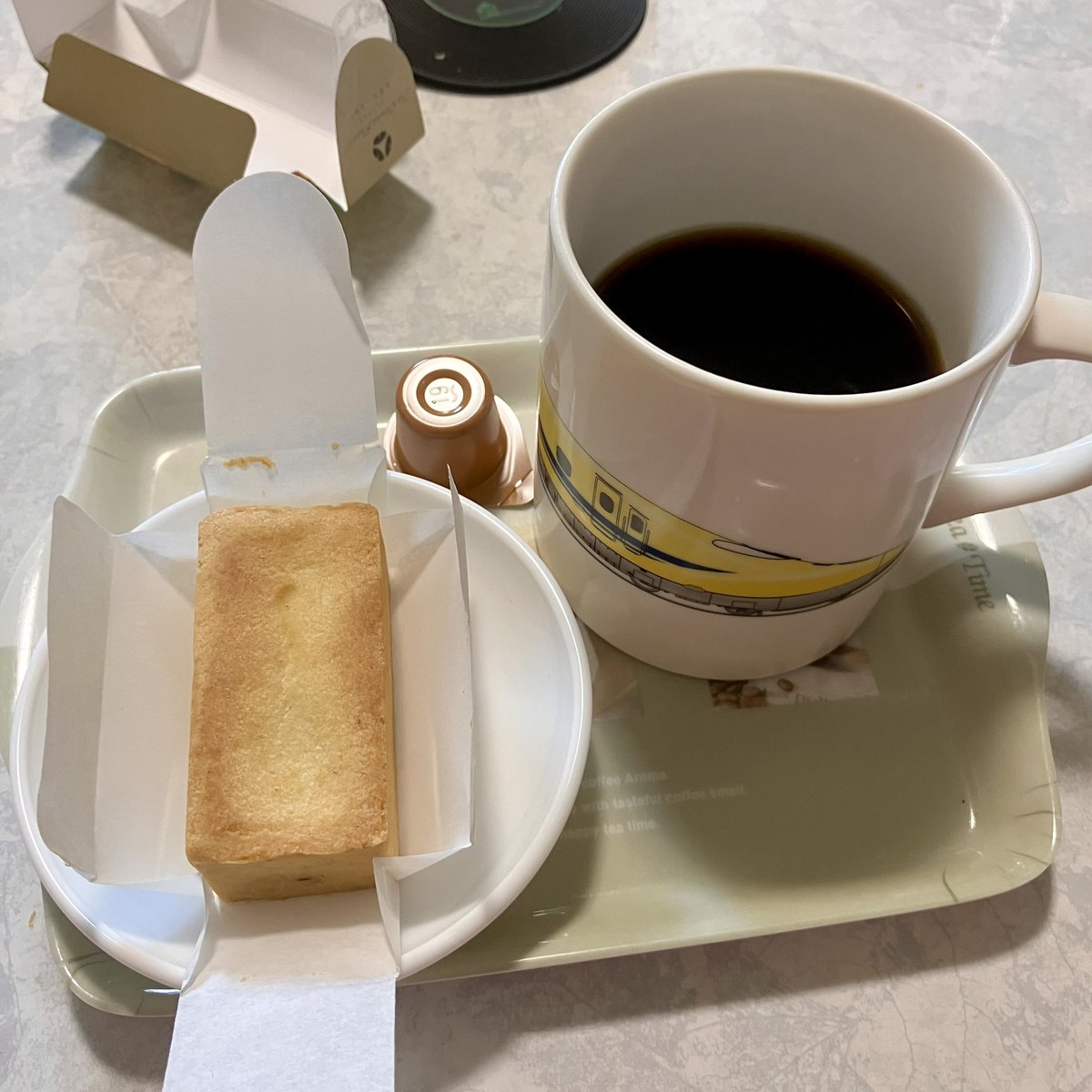kuminii's tweet photo. おはようございます
我が家のアサガオたちは大きな花を咲かせてくれていますが、枯葉が目立つようになってきました。
ウチのオトコが研修で���湾に行って買ってきてくれたのだが、台湾といえば鳳梨酥。中でも高級なやつらしい。上品な味。コーヒーが更に美味しくなるほどコーヒーによく合う(๑>◡<๑) https://t.co/ALwSoHUG67