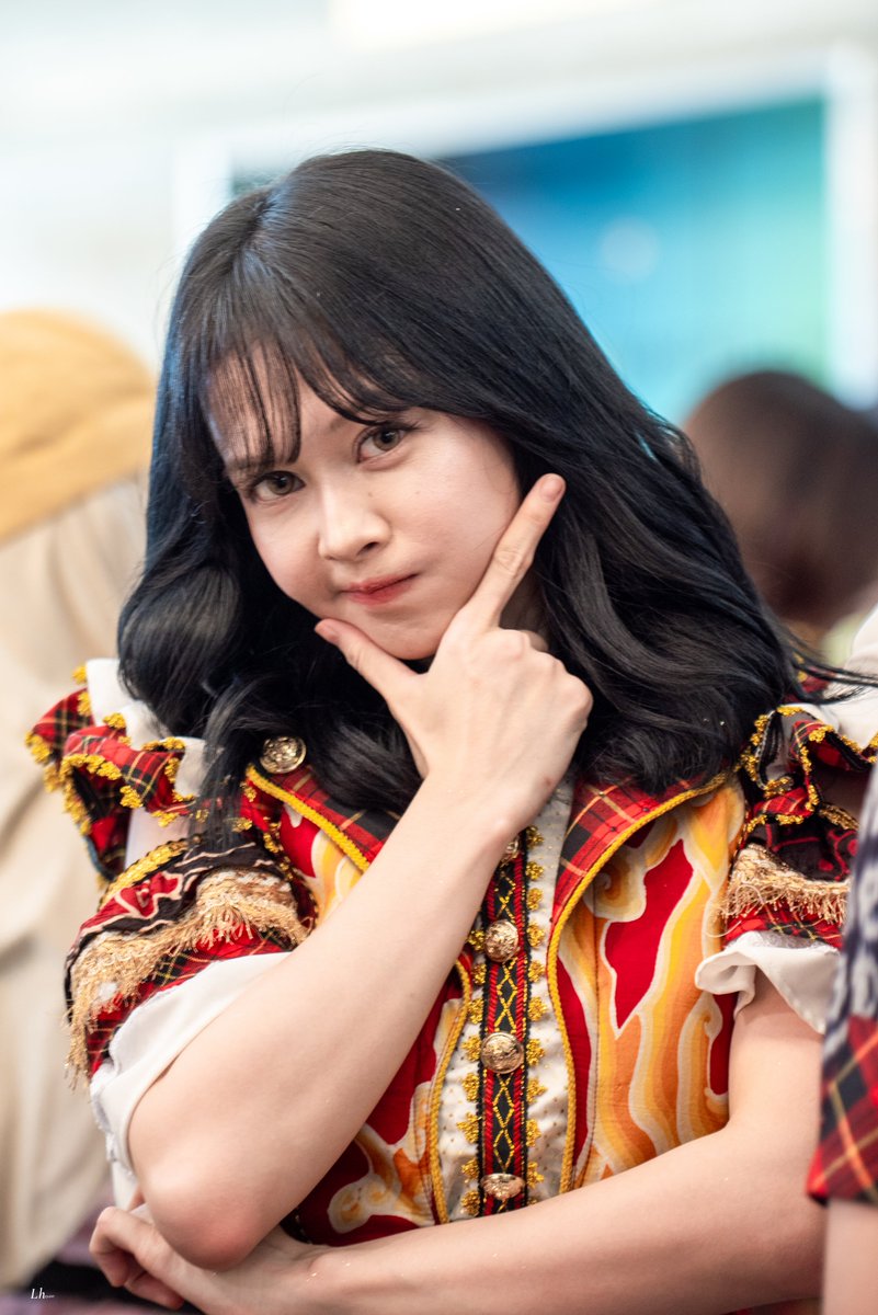 LHoxee's tweet photo. Ayo senyumlah !! 
@F_FeniJKT48

At Shooting Single ke-28 "Ayo senyumlah" | 20/9/26 https://t.co/9TeuaIussw