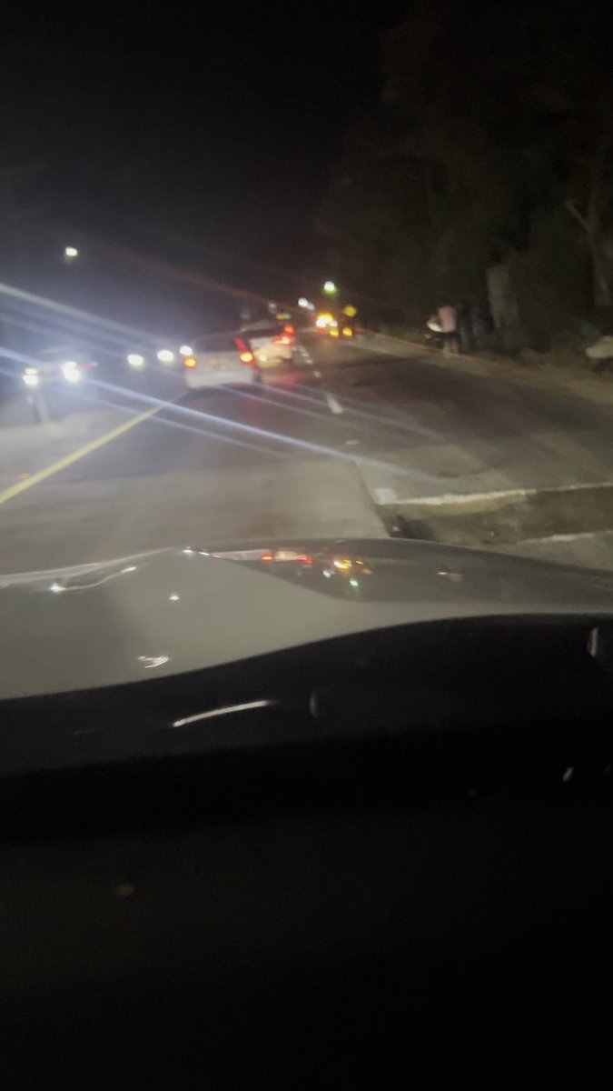 glviolantes's tweet photo. 🚨 URGENTE Km 17, carretera al Pto. de La Libertad
@FOVIALITO @ANDASV @ObrasPublicasSV @ObraMunicipal Los trabajadores de ANDA dejaron excavaciones de más de 1 m² en plena carretera. Hoy una persona se accidentó y varios vehículos resultaron dañados.
Exigimos su pronta reparación https://t.co/8yhFkaSLL9
