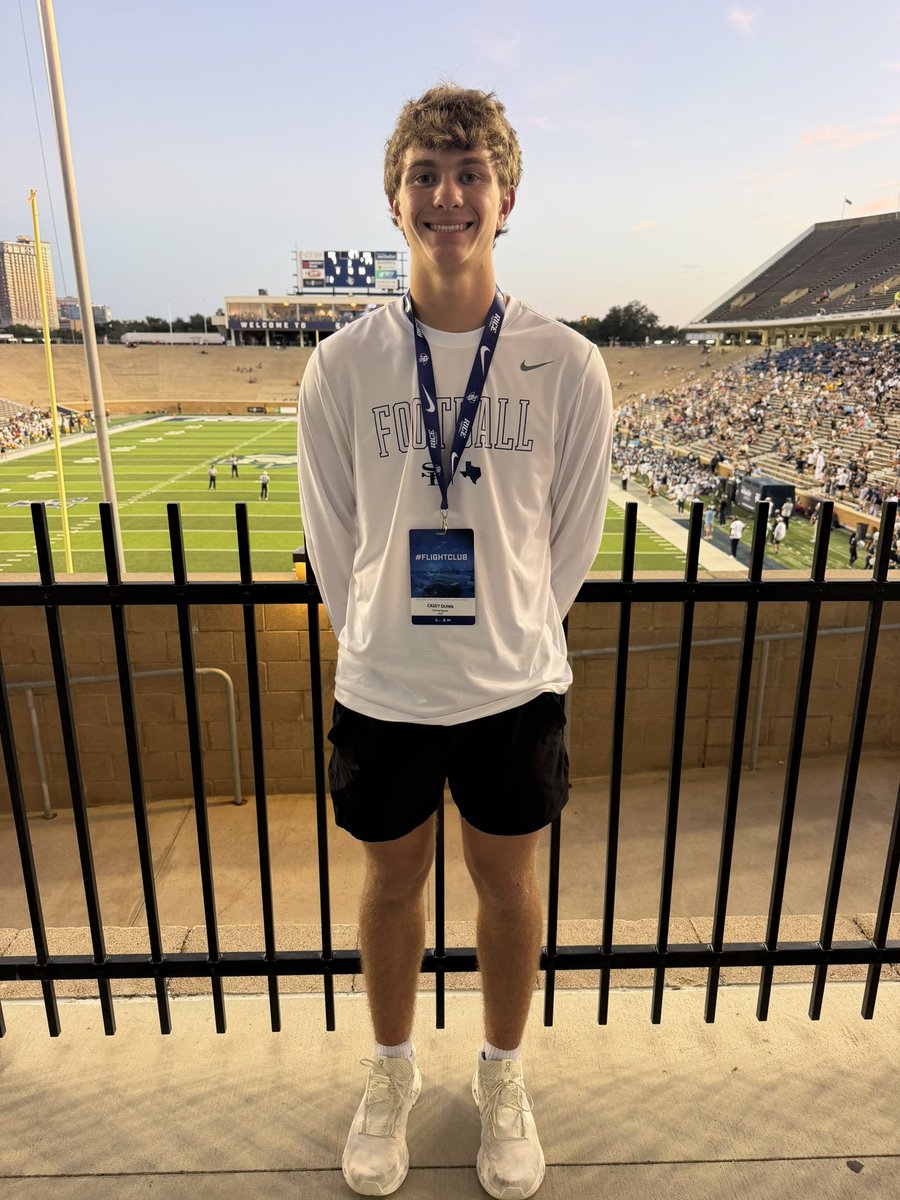 CaseyDunn_HTX's tweet photo. Had a great time at the Rice game, thank you @porter_abell8 for the invite!
Go Owls!
@CoachPage03 @timsmith_13 
@adamdunn_44 https://t.co/XH4HKBI4Vb
