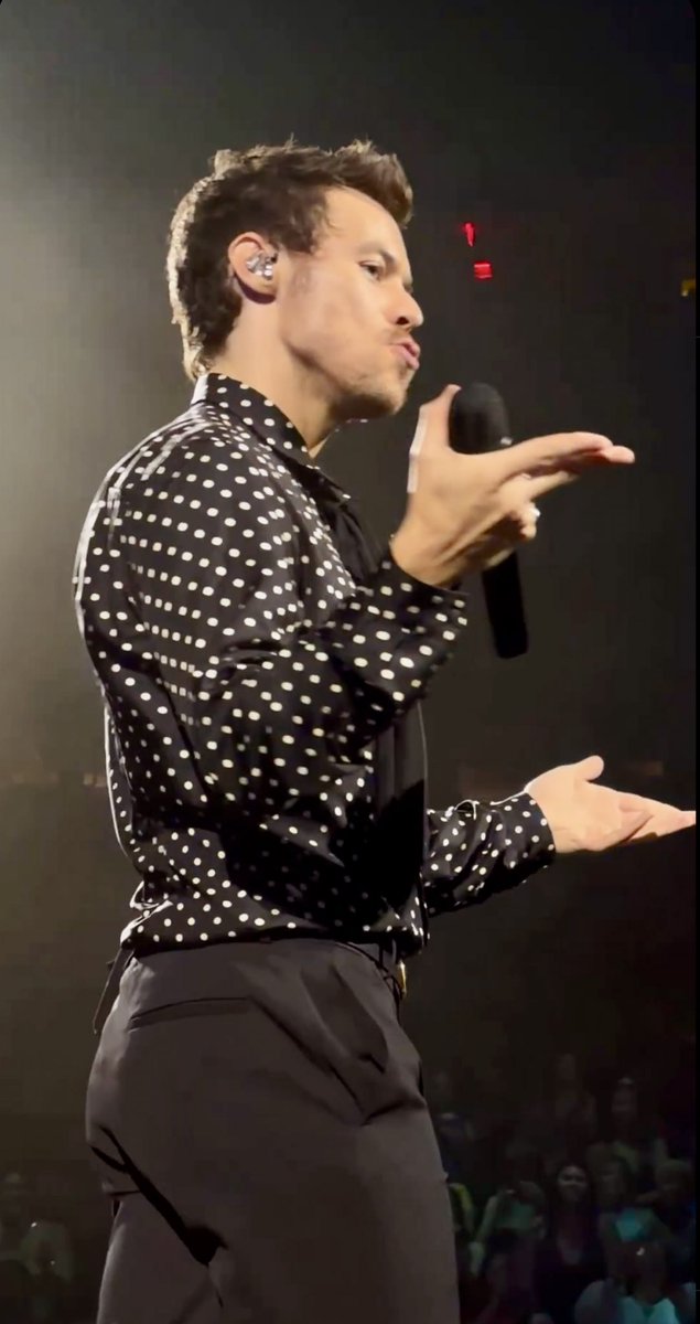 _sweet_cherri's tweet photo. More of Harry MSG N12 #HarryStyles https://t.co/EVuLr7NDVN