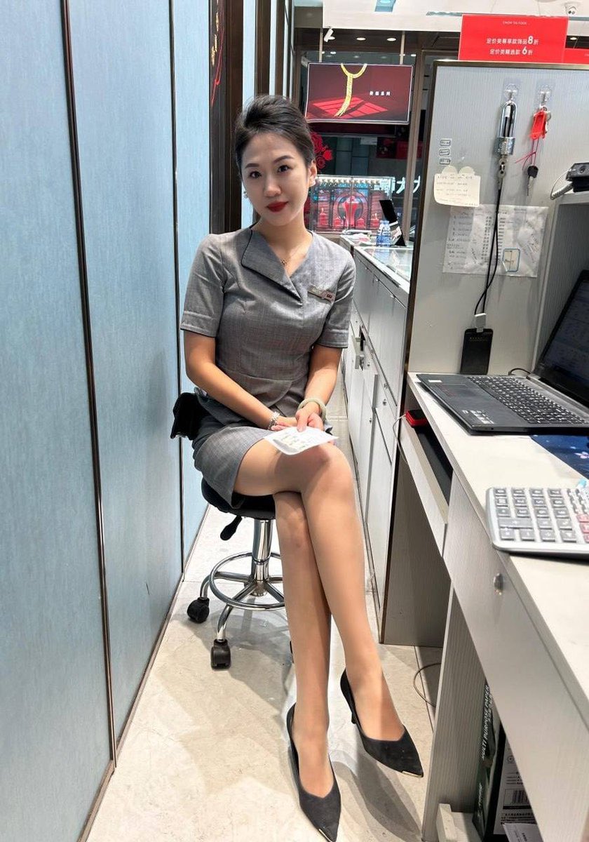 Ales383376's tweet photo. 90后已婚女销售 第一次在 X 发露脸照片 会有人喜欢吗？ 有刚刚翻墙出来的吗？交个朋友 #销售 #体制内 #反差 https://t.co/f5H1ks4oWx