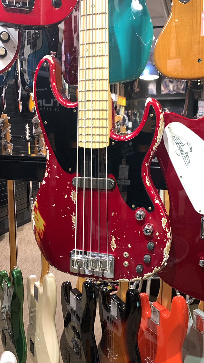 premium_guitars's tweet photo. シルバーウィーク2日目！店開きました🎊
さあさあ、物凄いの届きましたよ📦💨
XoticのOPBスタイル🕺
発表された時から気になってて、練りに練った渾身のオーダーでございます！
WEBは少し時間ください！店ではもう見れますので是非🔥 https://t.co/5A5fyWlze9