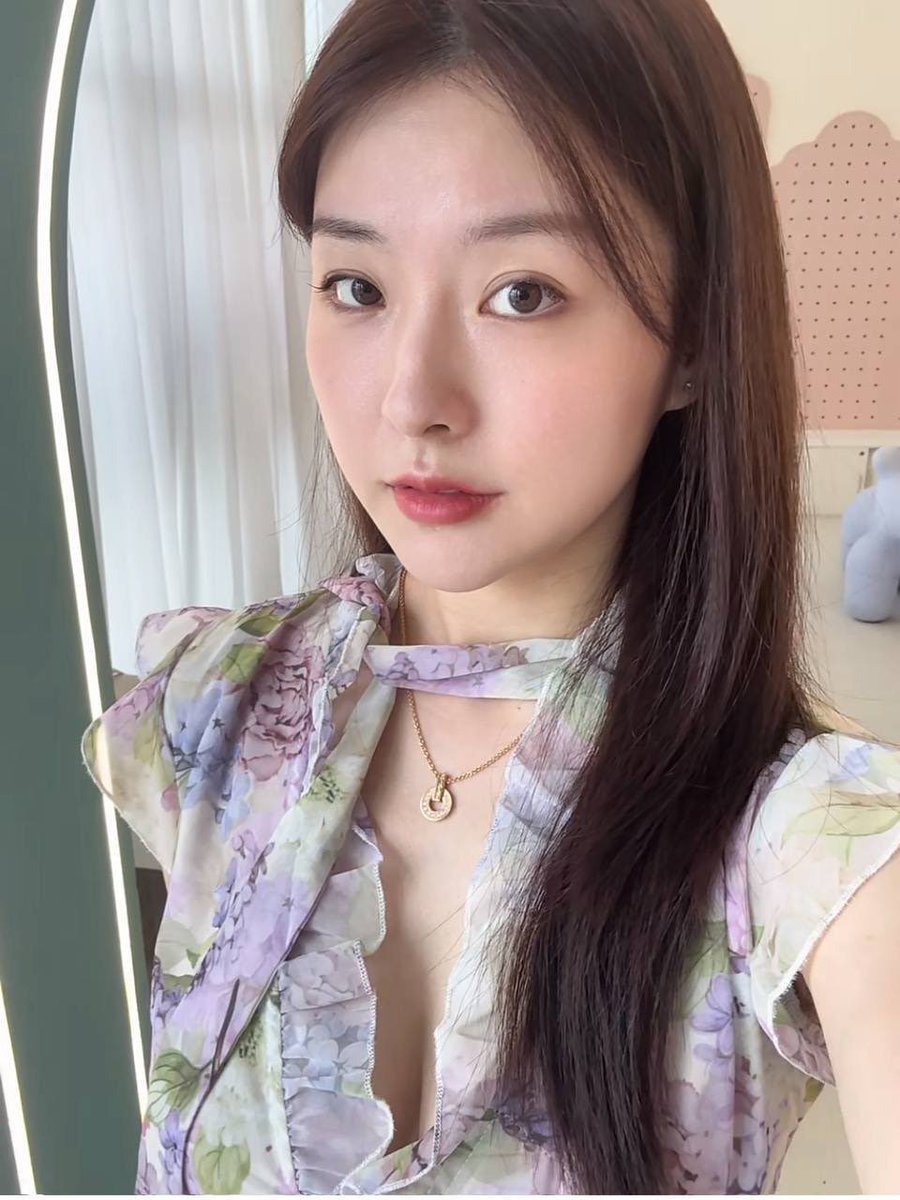 Ladislav1521836's tweet photo. 90后已婚女物理老师 第一次在 X 发露脸照片 会有人喜欢吗？ 有刚刚翻墙出来的吗？交个朋友 #老师 #体制内 #反差 https://t.co/scC7Ao0mux