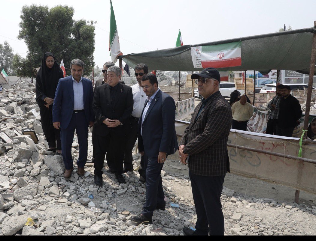watashi_no_iran's tweet photo. 伊勢崎様へ🕊️

ご自身でイランを訪れ、ミナーブの学校や爆撃を受けた地域を実際にご覧になったことに、心より感謝申し上げます。

私は、人生の半分以上を日本で暮らしてきたイラン人として、2月28日から「私たちのイラン」という名で、ミナーブで犠牲となった168人の子どもたちと教師、そしてこのアメリカによるイランへの侵略戦争で犠牲となった人々の声を、日本の人々に届けようと活動してきました。

その活動の中で、自由と人権を大切にする多くの人々も私たちとともに立ち、集会を通して、戦争の真実と抵抗の声を皆さんに届けています。

私は、罪のない人々の声は、国民だけでなく、政治家や政府の意思決定者にも届かなければならないと信じています。

伊勢崎様、あなたは今、その現実の一部を自らの目で見てこられました。

これまで続けてこられたように、イランでご自身が見たことを日本の人々、メディア、そして政治の意思決定者に伝え、戦争の犠牲者の苦しみと、民間人の命を守ることの重要性を広く知らせるため、ぜひ私たちとともに活動していただきたいと思います。

あなたが見たものを、ただ記憶の中だけに残さないでください。声に変えてください。

ともに、声を上げることのできない子どもたちや、行き場を失った母親たちの声となり、どの子どもも戦争の犠牲にならず、どの母親も権力者の政治的・軍事的な決断によって我が子を失うことのない世界を目指しましょう。

あなたがイランでご自身の目で見たものは、もう自ら語ることのできない人々に代わる、大きな声になることができます。

自由、意識、抵抗、そして人類の恒久平和に万歳！
🇮🇷🤝🇯🇵
#イラン #ミナーブ #平和 #子どもたちを守ろう #世界平和 #日本とイラン