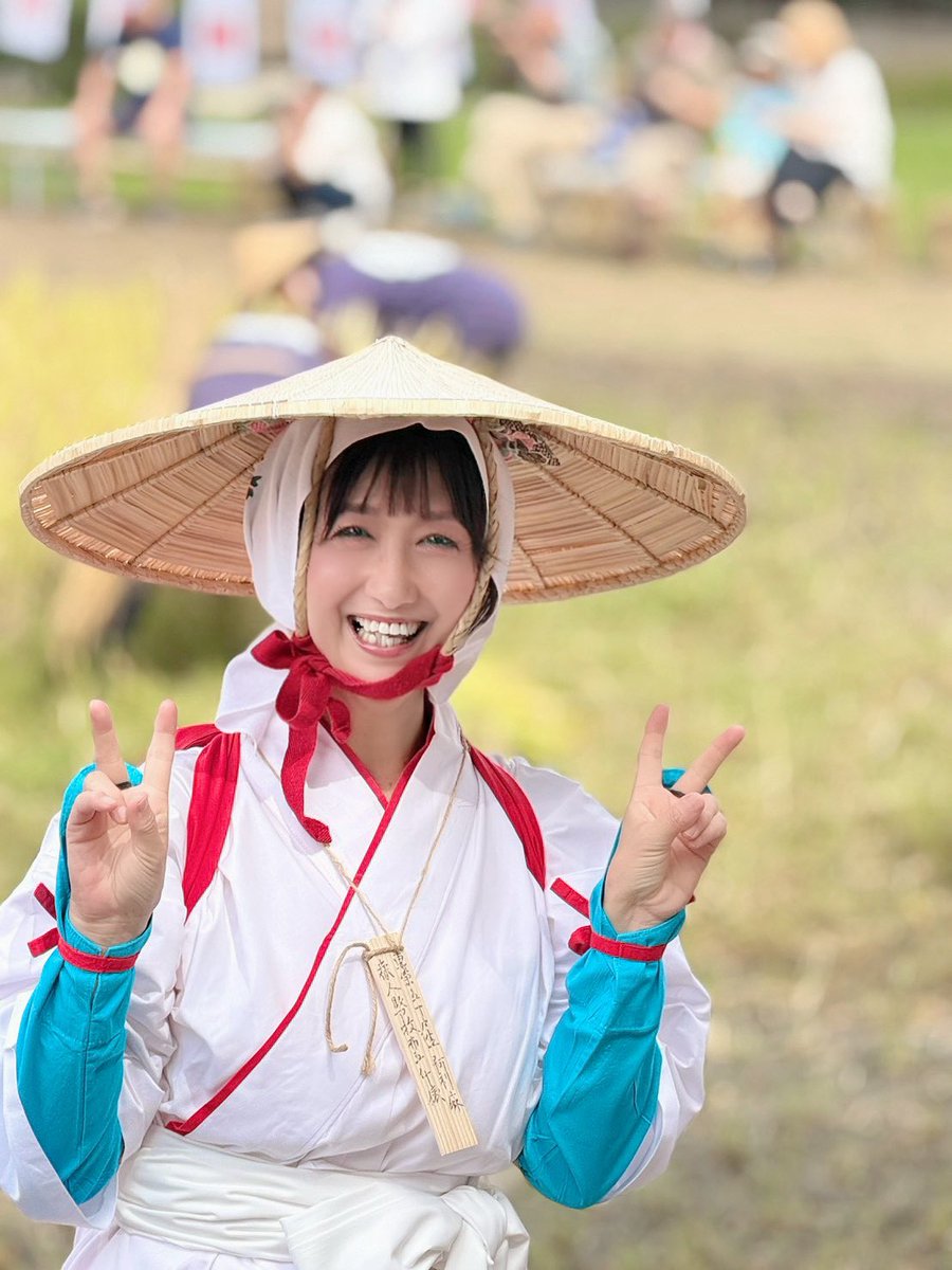 8chi1ho7's tweet photo. 「恵奈の里 次米抜き穂祭」🌾
早乙女の踊り子に初挑戦！
「指先まできれいに」「稲穂になりきって」と練習し、本番はドキドキ😂
でも「知穂ちゃーん！」の声に緊張もほぐれました😊
恵那に移住して5年。
地域の皆さんの温かさが嬉しい一日でした💕

#恵奈の里次米抜き穂祭
#恵那観光大使 https://t.co/5EfABdH0D6