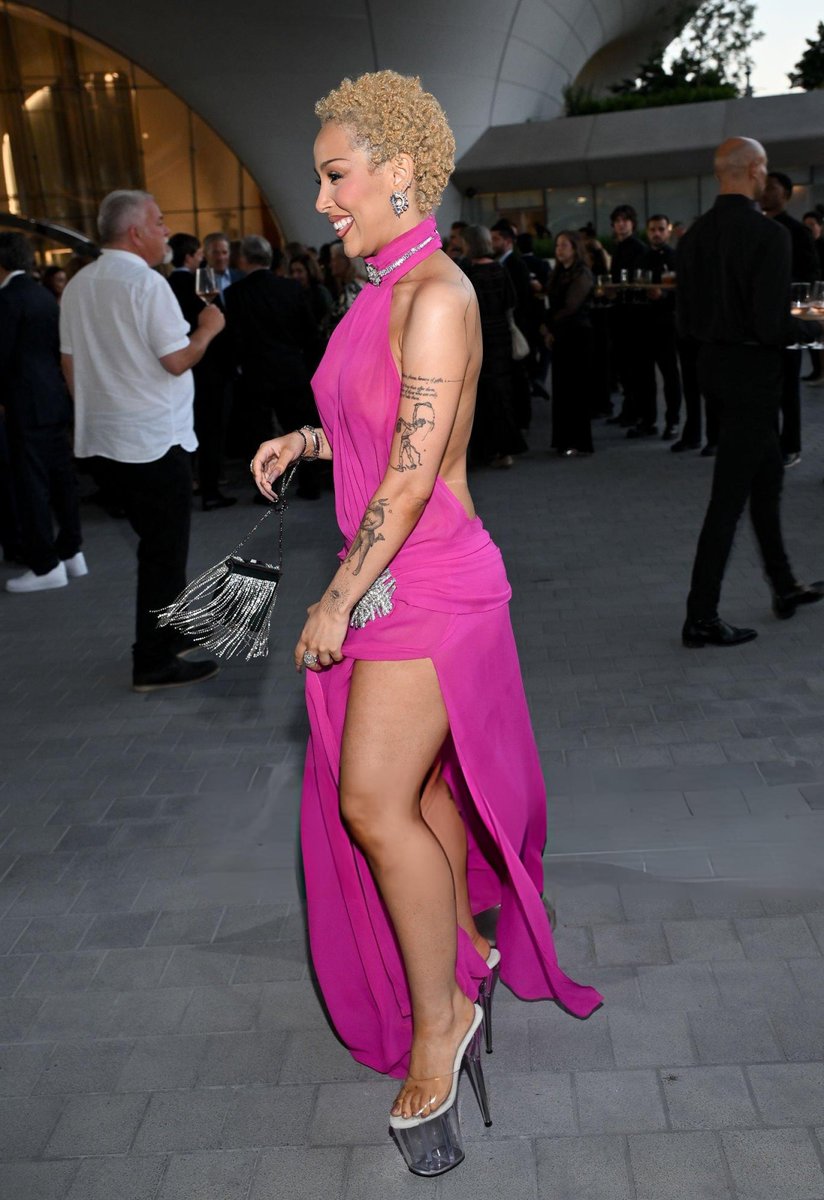 DojaHQs's tweet photo. Doja Cat at the Lucas Museum of Narrative Art opening night celebration in Los Angeles. 

https://t.co/NPaV358QE3 https://t.co/B3ONXTbHf9