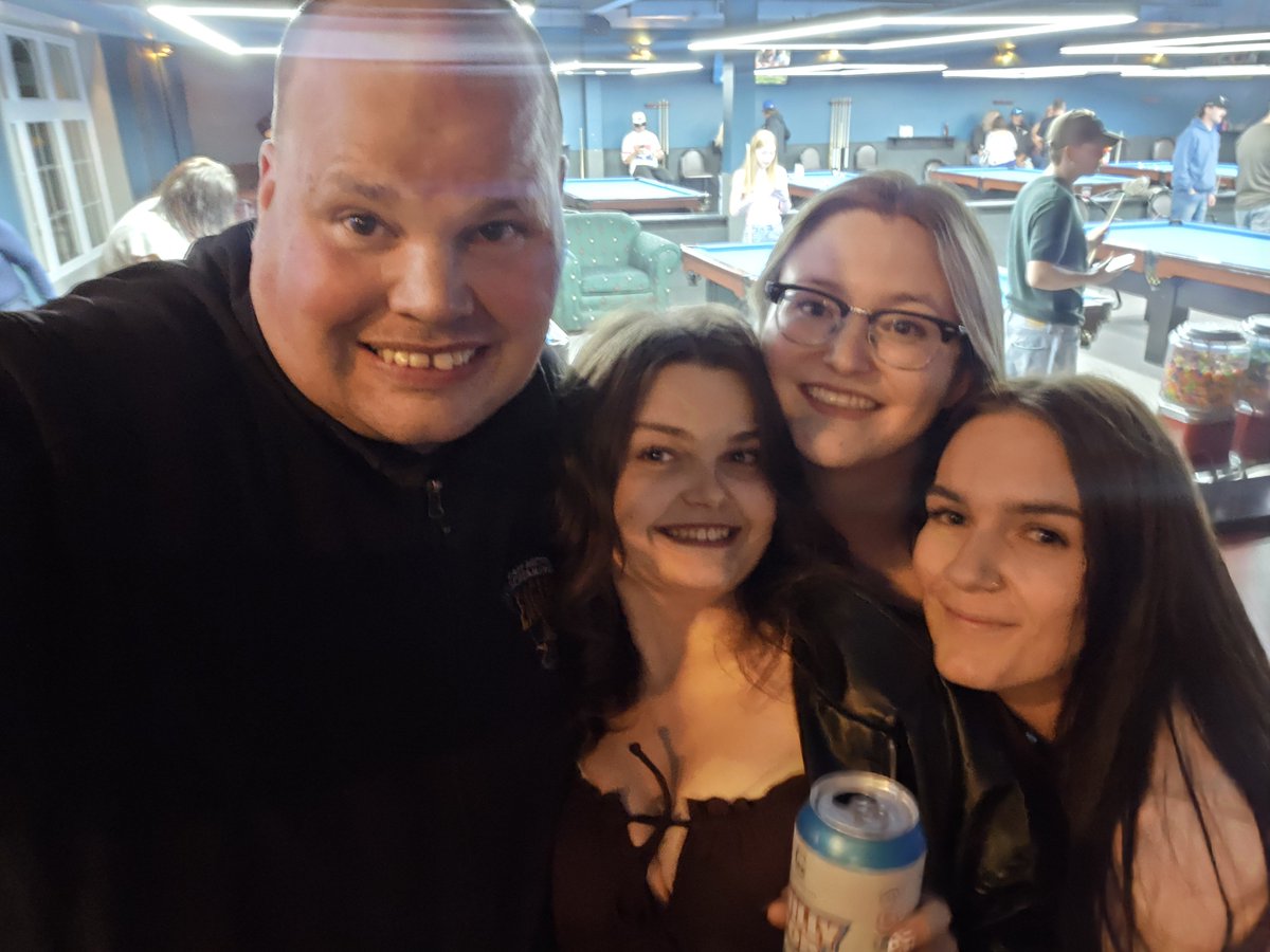 frankiemacd's tweet photo. 3 of my fans got in a picture taken with me on Saturday evening https://t.co/SB1FAX5TOo