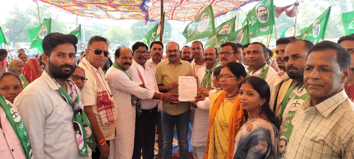 JMM_Koderma's tweet photo. @HemantSorenJMM @JmmJharkhand 2/2
प्रखंड समितियों के नेतृत्व एवं केंद्रीय समिति के सदस्यों के सहयोग से आयोजित इस आंदोलन में पार्टी के पदाधिकारियों, कार्यकर्ताओं एवं बड़ी संख्या में स्थानीय लोगों ने भाग लेकर केंद्र सरकार की खनिज नीति के खिलाफ अपनी आवाज बुलंद की। https://t.co/jwSGqpHg6h
