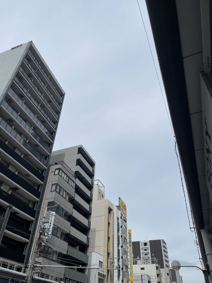 ovalmultimedia's tweet photo. こんにちは。オーバルです。
現在の日本橋は曇り。

引続きセール実施中。
 ・qi対応ワイヤレス充電台が10％OFF
・自転車用スマホホルダーが10％OFF
・マグネット充電ケーブルが2本目50%OFF 

皆様のご来店お待ちしております。
#ovalmultimedia #日本橋でんでんタウン #セール https://t.co/nxxqDI84Mp