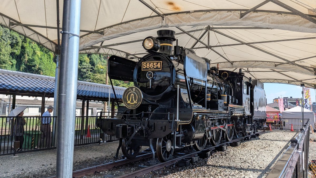 hdw0313's tweet photo. くま川鉄道が復旧！
というわけで人吉駅へ！
人がいっぱい！ https://t.co/IkEFJRrfIN