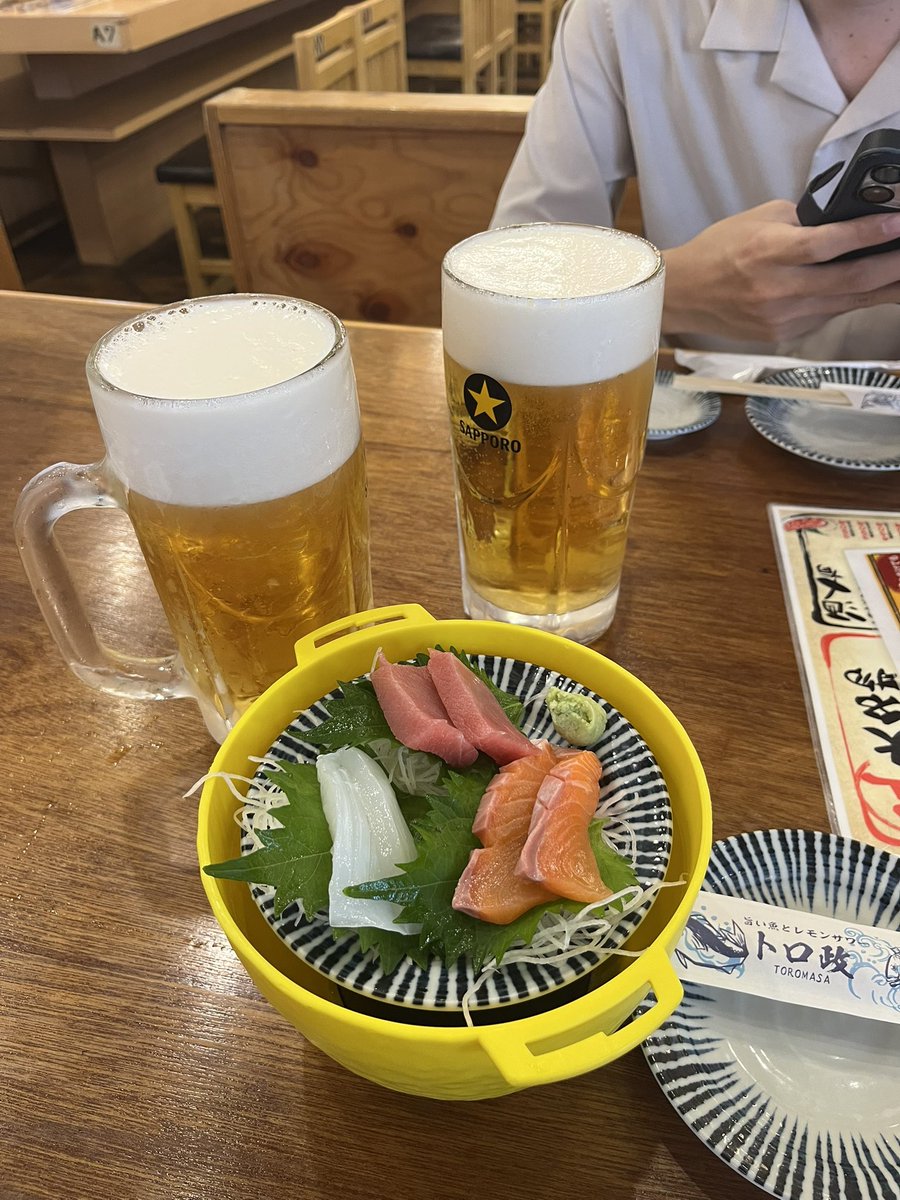 Gd0H4's tweet photo. バスツアー祝杯はまだまだ！
目の前の櫻坂オタさんをまたいつかハロプロに引き戻す👍 https://t.co/pUpwgmxrdf