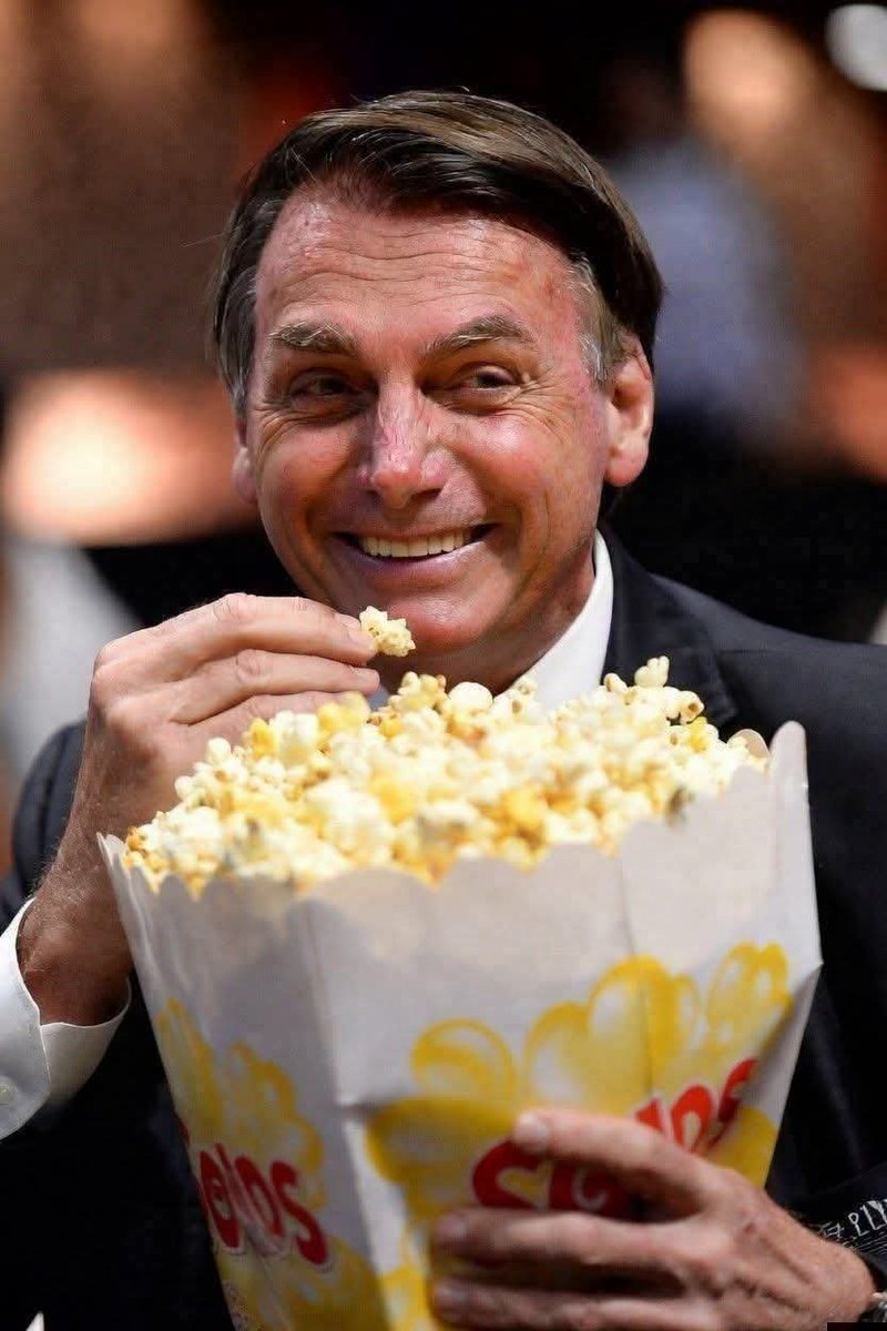 tia_paz's tweet photo. E diante de tudo q acontece...O q nosso querido presidente Bolsonaro faz... https://t.co/JoooRE01sq