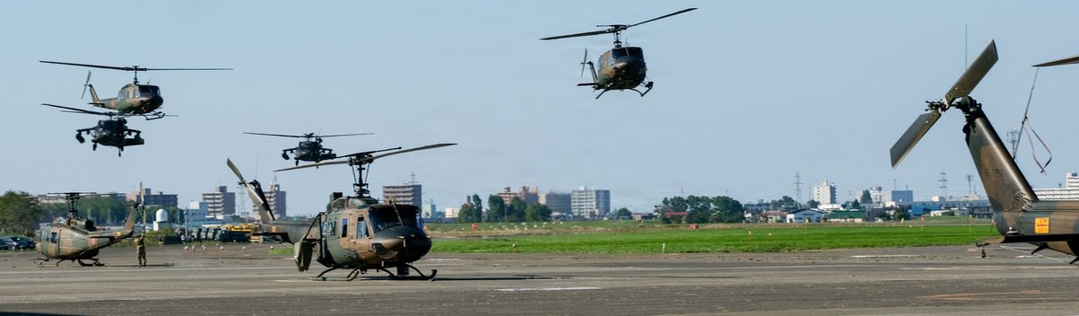 USARPAC's tweet photo. 🚁U.S. Army Aviation Battalion Japan & the JGSDF 11th Aviation Unit fly in formation during Orient Shield 26. The flight highlights the growing interoperability between U.S.& Japanese aviation forces & ability to operate together.
#OrientShield #OS26 #FreeAndOpenIndoPacific https://t.co/qsu5ZtsM6J