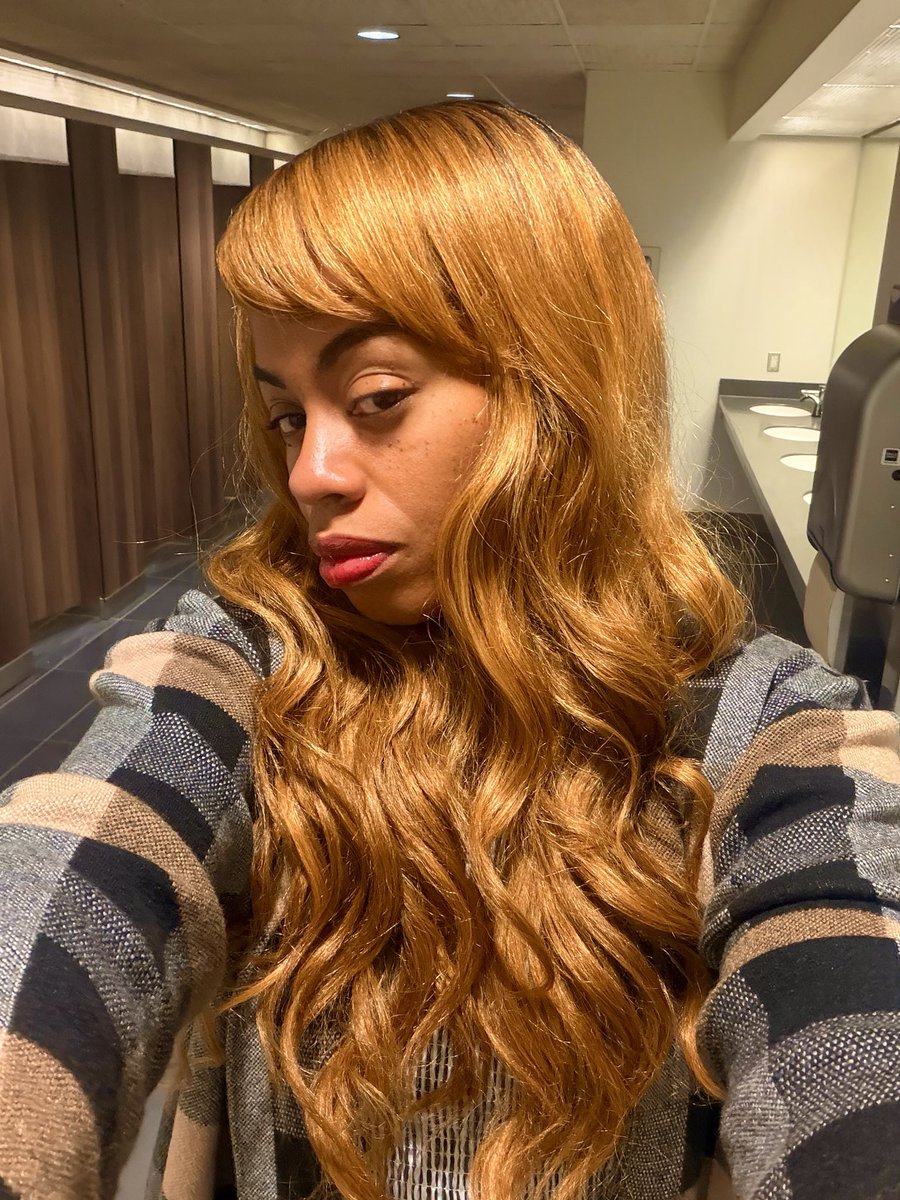 HelainaMoore's tweet photo. Watching #cruz and #bravo fight.. Sigh. Terrible #fight. Bravo is so scary.. #lol #dursunözbekistifa #DíaDelAmorYLaAmistad #ChezaCheza #LuxuryTravel #lioness #boxing #gingerbeauty #SaturdayArchiveDrop https://t.co/gqKxXKeznT