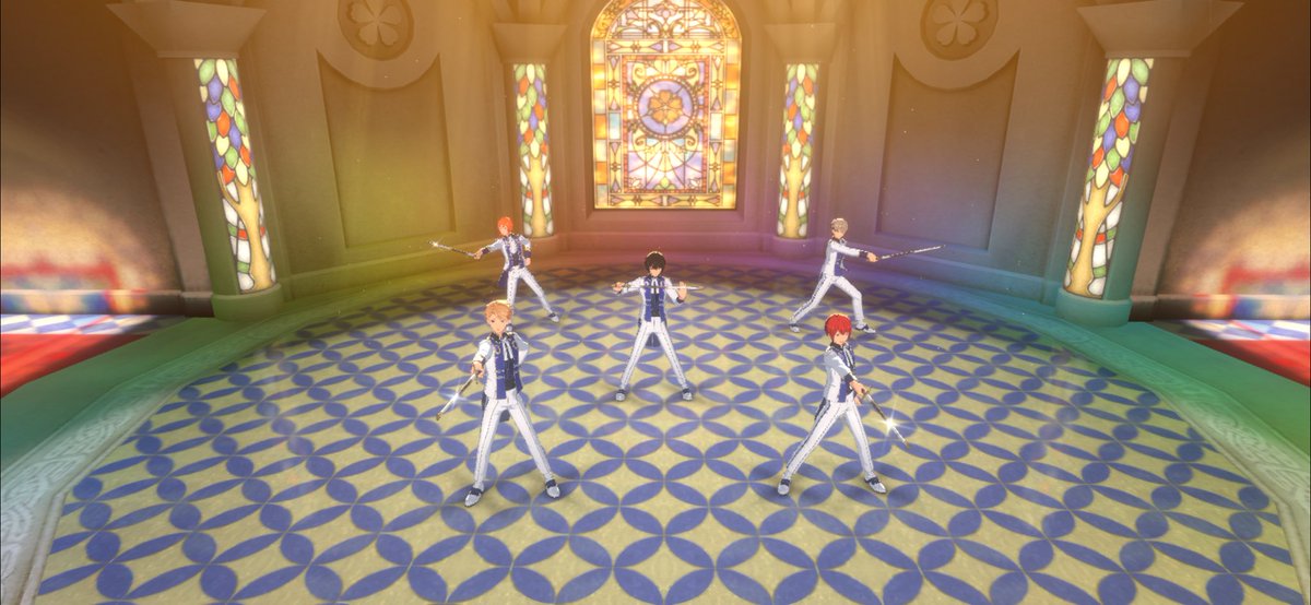 rockteihen_3's tweet photo. ｢お姫様!!!!!!｣のMV、あんスタの〝Little Romance〟ぽくて、Knightsなんて王道騎士アイドルだし、Knightsぽいってことはコンセプトにバッチリ合っているということで、完成度高いなぁと思った。
背景、こういう円形のホールにステンドグラスの窓(｢お姫様!!!!!!｣の方が窓の数は多い)があった。 https://t.co/nft9SvucJc