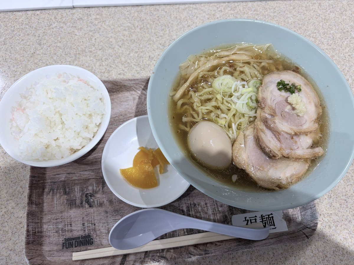 abunatsuki's tweet photo. 今日はここから！　福麺さん並んでたらすごい行列で第1レース間に合わなかった（馬券はとれた）。 https://t.co/ZnJ4dXMLN8