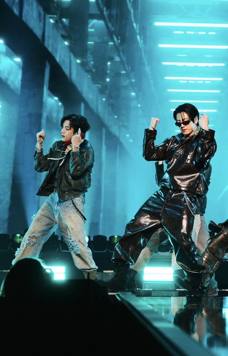xjchen517's tweet photo. They are on fire🔥🔥 https://t.co/6IJGDQJorX