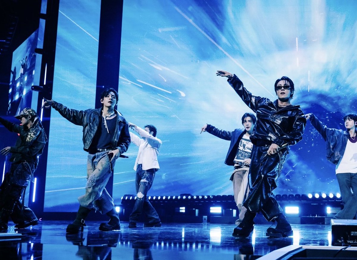 xjchen517's tweet photo. They are on fire🔥🔥 https://t.co/6IJGDQJorX