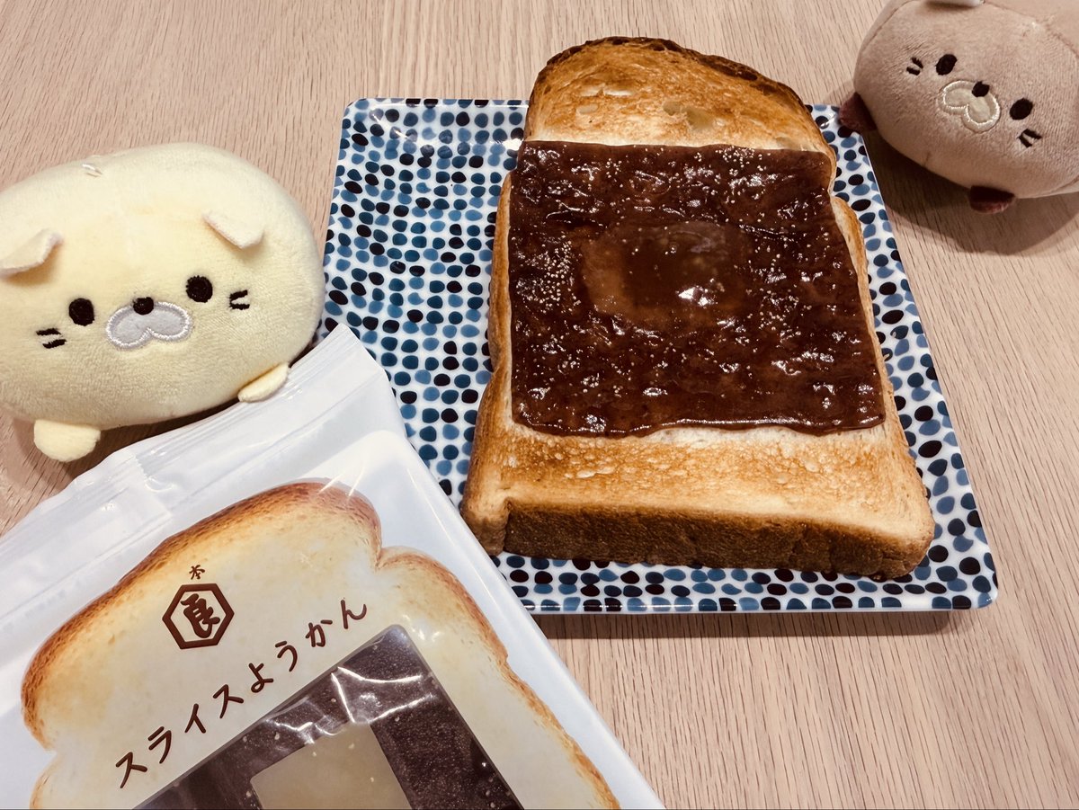 GOROZO5656's tweet photo. 🍞🧈

#ごろねこサミット
#ぬい撮り
#亀屋良長
#スライスようかん https://t.co/zAgCPZDquI