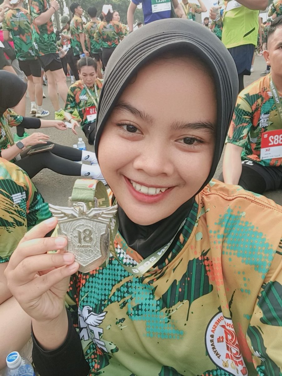 Admeli000ra's tweet photo. Virgin 5K!
#TNIRUN https://t.co/DZ5Mquojop