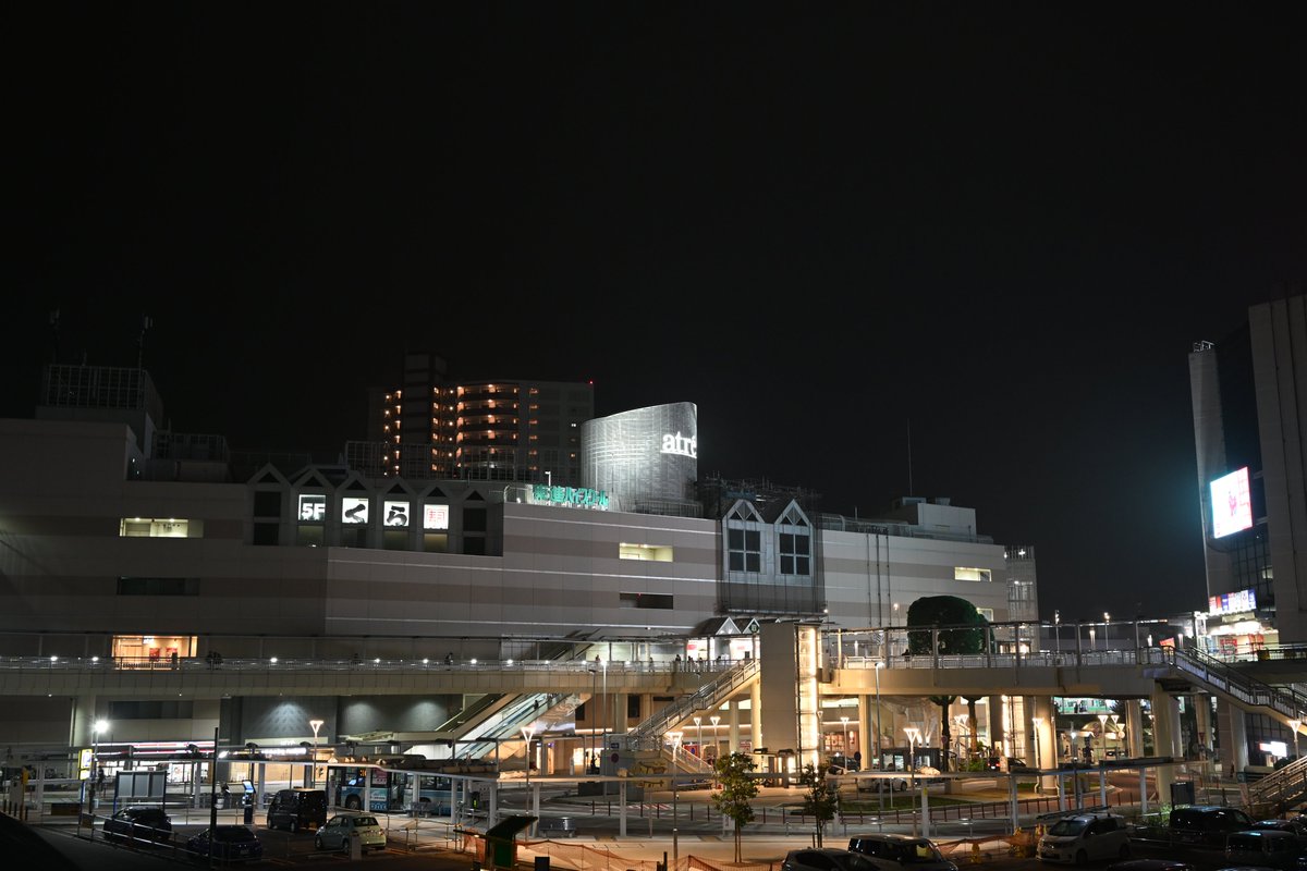 lis2200's tweet photo. 休日は、いつも雨。

8月1日にNikonＺ5Ⅱに替えたのだが、青空が撮れたのは福島～山形に行った8月12日午前と、8月28日に地質標本館を見学した時だけ。

手持ちで夜景が何処までいけるか確認した時も、小雨混じりの夜だった。
てことで、カメラ操作に馴染んだのはもっぱら部屋の中。 https://t.co/28ApyjGPaq