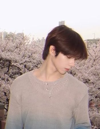 AnotherJLstan's tweet photo. Saw a ⏰ vid mentioning how JL and Do Hwa both have mole near their eyes and there are comments about how it will be cool to see him dye his hair to resemble Do Hwa’s hair. Like gurl?! We’ve been craving for blonde JL too. 🥹 https://t.co/Vr4K4Tyooa