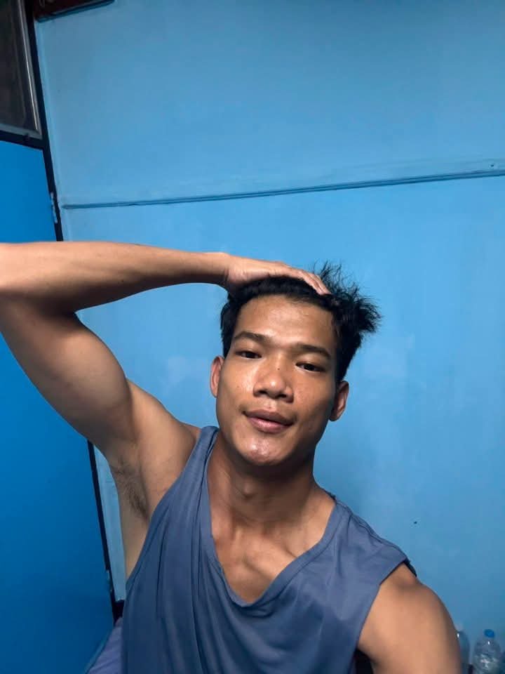 SattKabarTi's tweet photo. ထိုင်းက အကြမ်းစင် မြန်မာဘဲ
အထုပ်ကြီးက အယ်နေတာပဲ https://t.co/cLFV5JOhOL