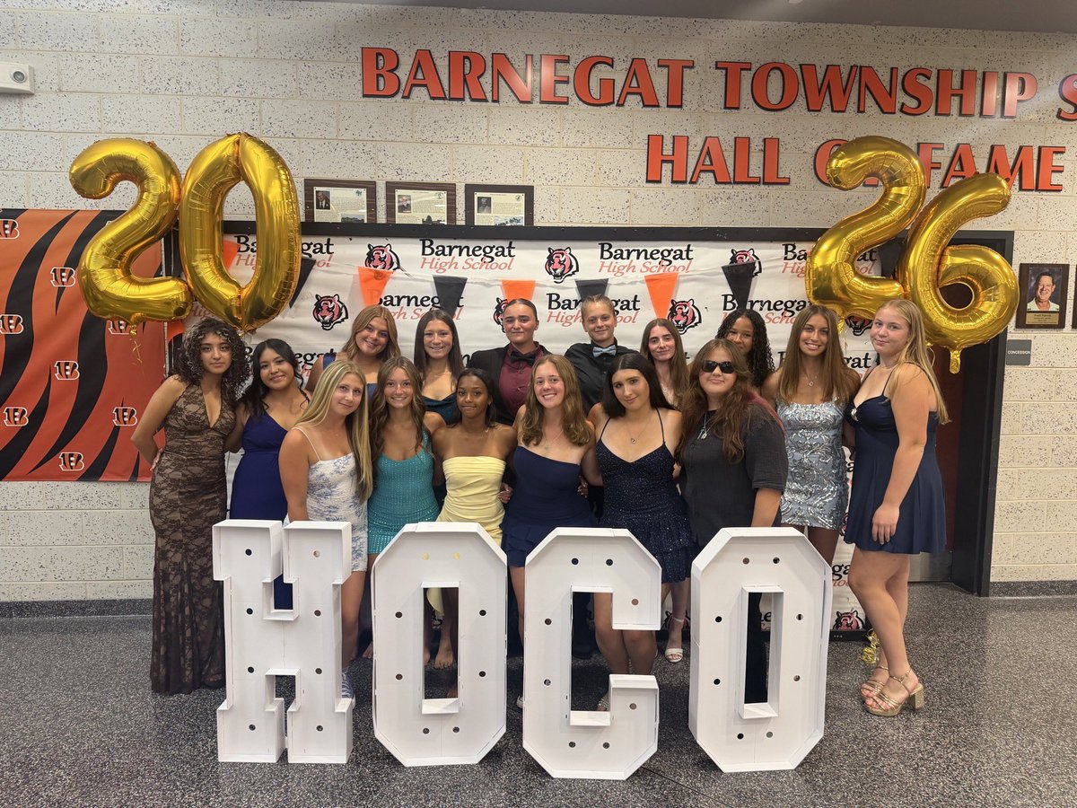 CoachNicolini's tweet photo. BHS Homecoming these beauties clean up nice. #LadyBengals looking beautiful! 🧡🖤 https://t.co/2EoxT56Ae0