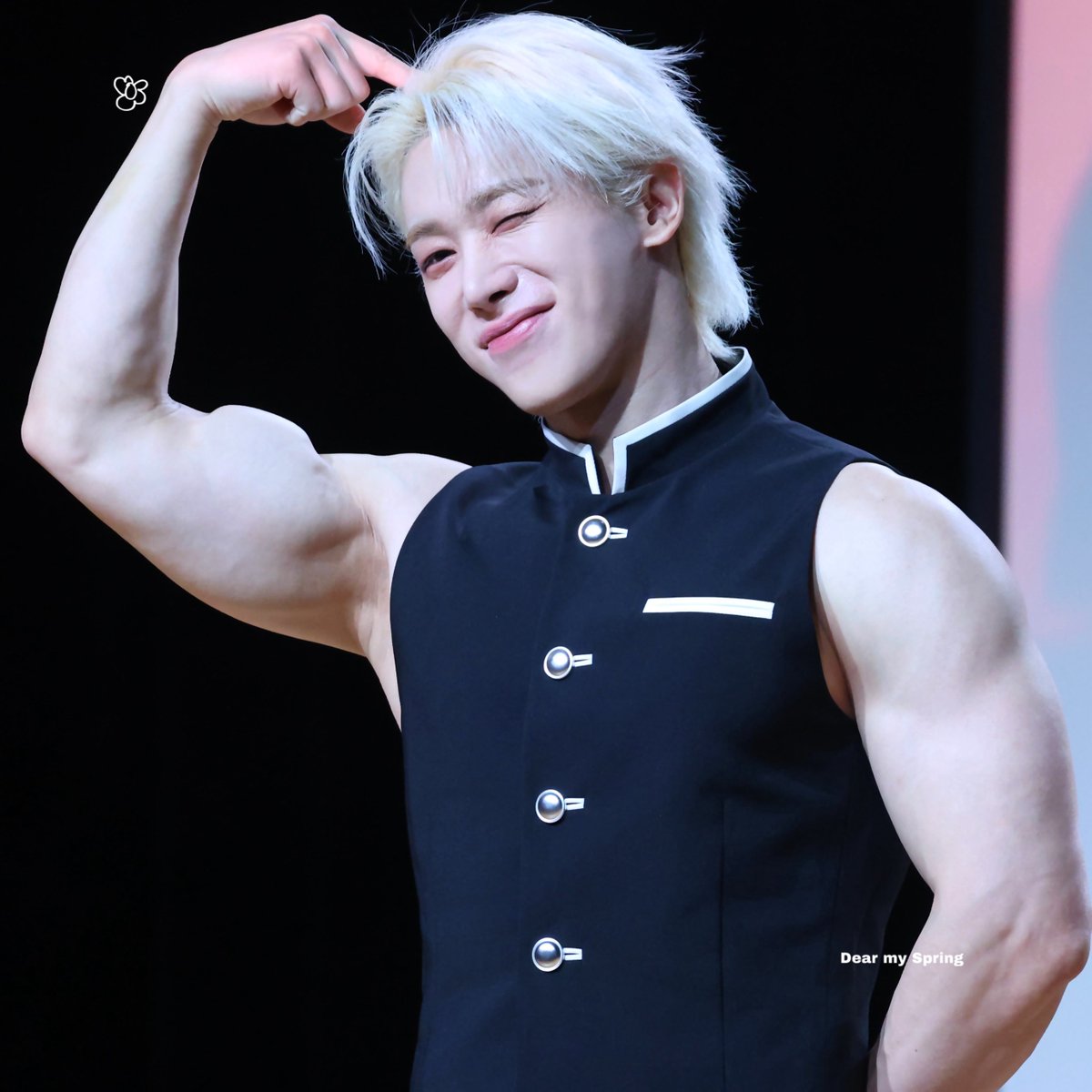 Bombom930301's tweet photo. 260919 애플뮤직 팬싸 HQ

앙!!!🫰🏻

#원호 #WONHO https://t.co/IyjQ4JjkgI