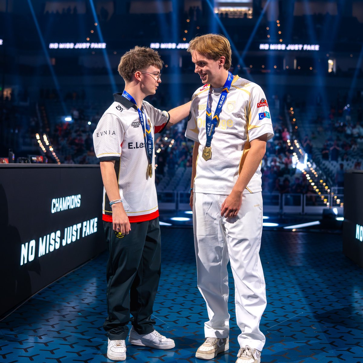 RocketBaguette's tweet photo. Ce duo, inscrit dans la légende.

💛 @zenrll | @AtowRL 💙 https://t.co/TuQnumNLqs