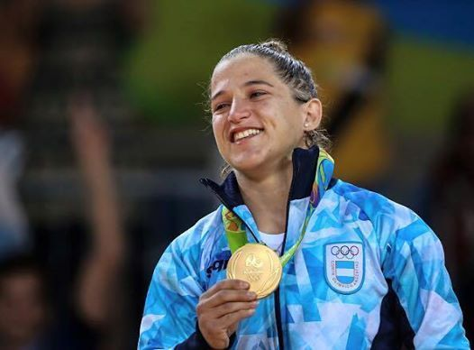 FinoYossen's tweet photo. "A nadie le interesa el Judo"

LITERALMENTE NUESTRA ÚNICA CAMPEONA OLÍMPICA INDIVIDUAL EN 130 AÑOS DE JUEGOS OLÍMPICOS MODERNOS: https://t.co/fK7uM2pxv4