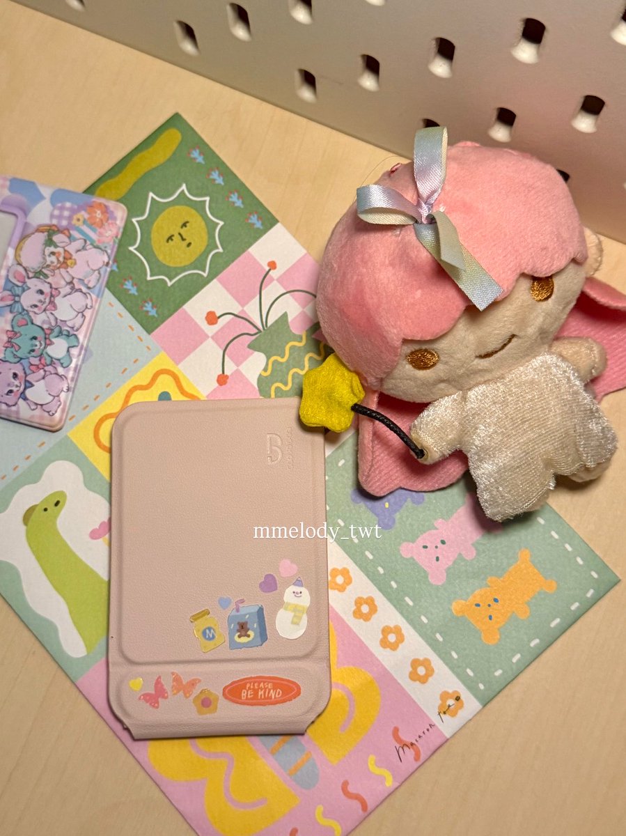 mmelody_twt's tweet photo. อีกหนึ่งไอเทมที่อยาก #ป้ายยา คนใช้ iPhone คือขาตั้งโทรศัพท์ magsafe ของ goojodoq 💘🤏🏻

ราคาไม่แรง 2 แบงค์แดงมีทอน!🤏🏻 น้องบาง พกพาง่าย ตั้งโทรศัพท์ได้หลายแบบ ✨ หาสติ๊กเกอร์น่ารักๆมาแปะเพิ่มความแ��๊วกรุบ 😳🫧

🛼🌷 https://t.co/ExnLxqYY8I 
#ShopeeAffiliate #iPhone18 #iPhone17 https://t.co/lugjwACOfD