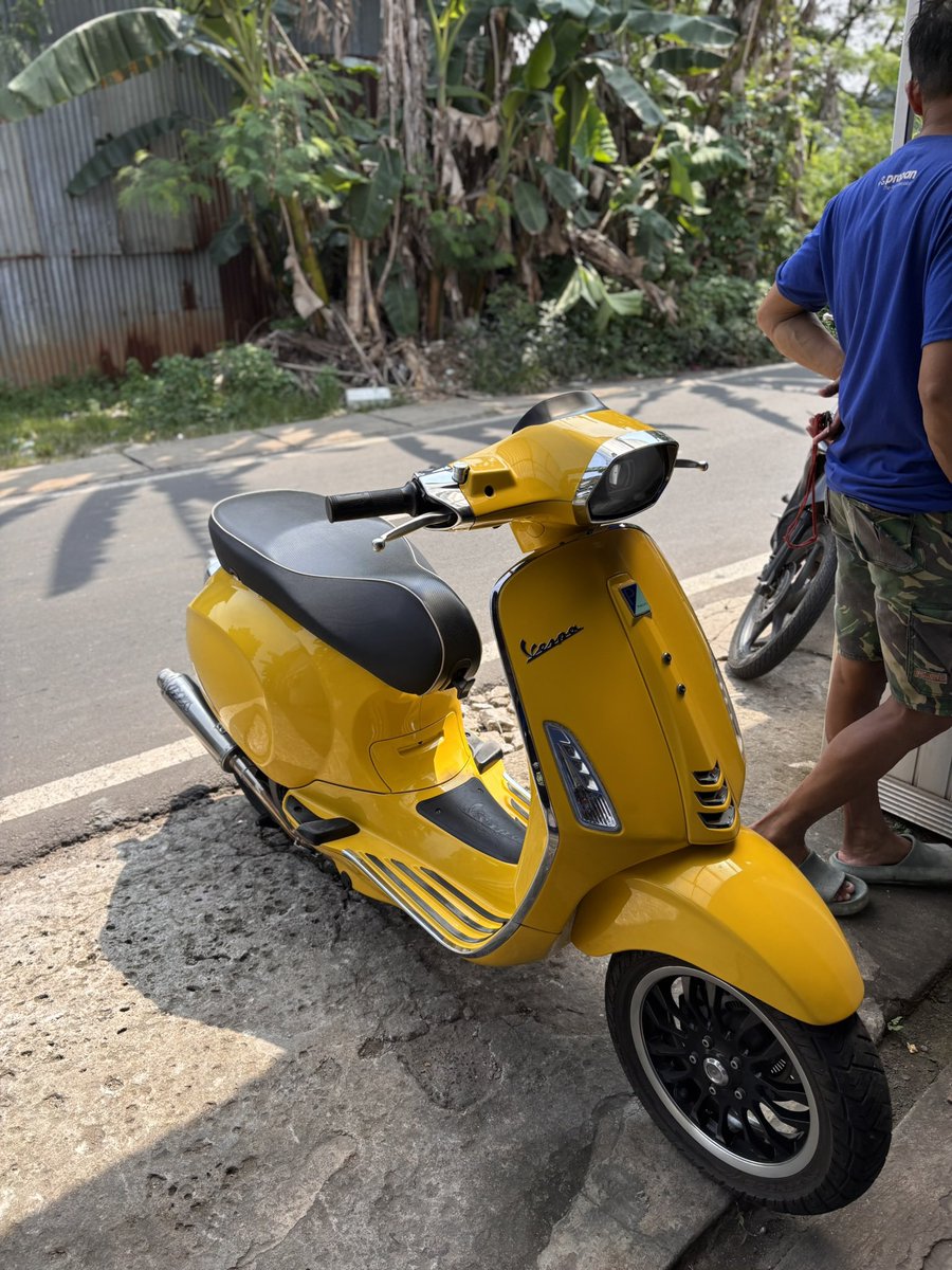 Cowopuyeng's tweet photo. Aku dan nailong racing membeli naspad https://t.co/Yez8ctzMJE