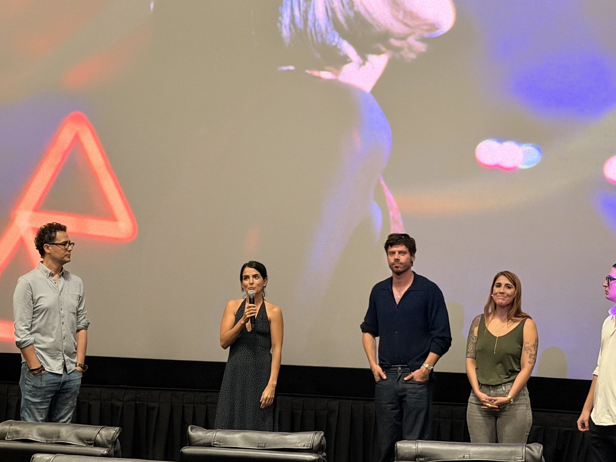 FrancoisArnBR's tweet photo. 📸 | François esteve presente na exibição do filme ‘Abril’ hoje, em Nova Iorque! 

via @FramedNinja https://t.co/6q1OVtiINO
