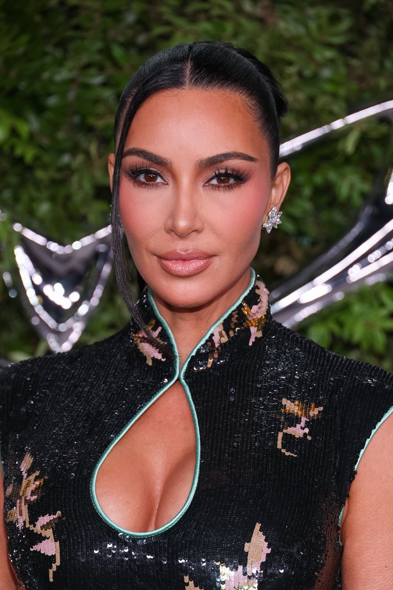 21metgala's tweet photo. Kim Kardashian attends the Lucas Museum of Narrative Art Opening Night. https://t.co/4myWGLR2Hm