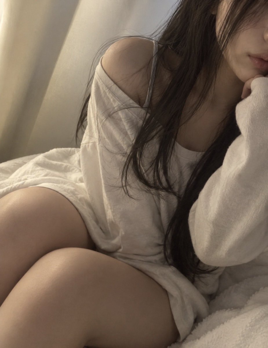 komune_chann's tweet photo. はぁ、そろそろ着替えようかな

このまま外に出かけられたら良いのに

#裏アカ女子
#人妻 https://t.co/58QrSTQbQz