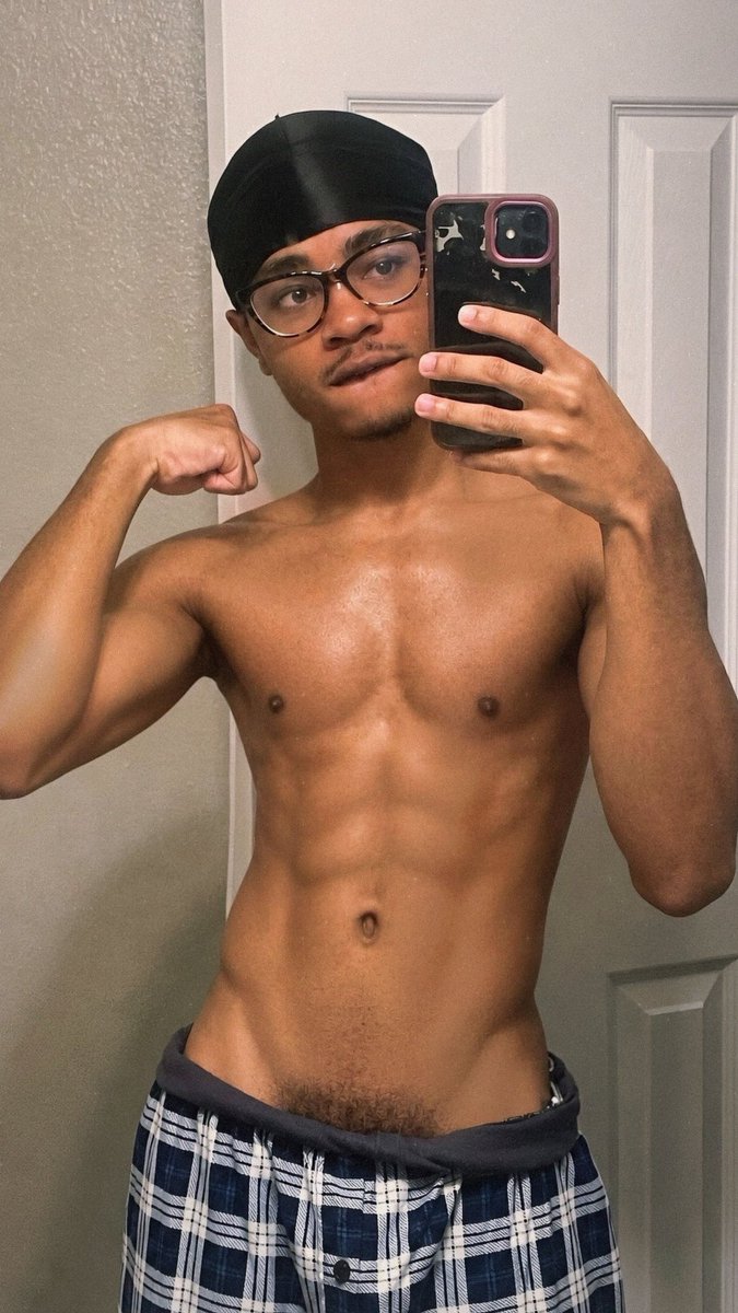 minajwesii's tweet photo. Busted ass phone took my post down. https://t.co/J8Ph3TqIVH